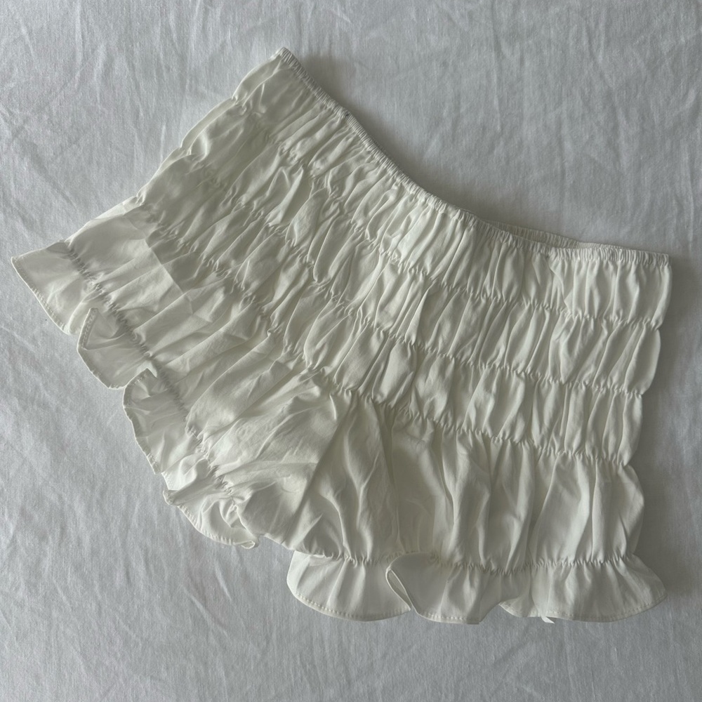 White Ruffled Shorts (mini)